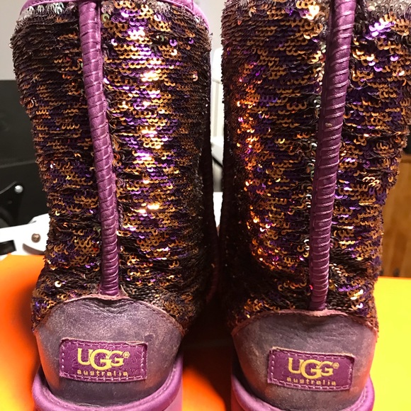 Woman’s UGG Boots - Picture 2 of 4